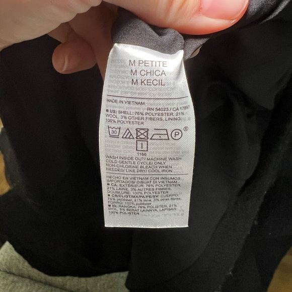 ✨HOST PICK✨ Old Navy Petite Shacket - Picture 4 of 8